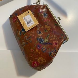 NWT Patricia Nash clutch
